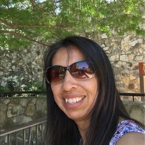 Meet your Posher, Raquel